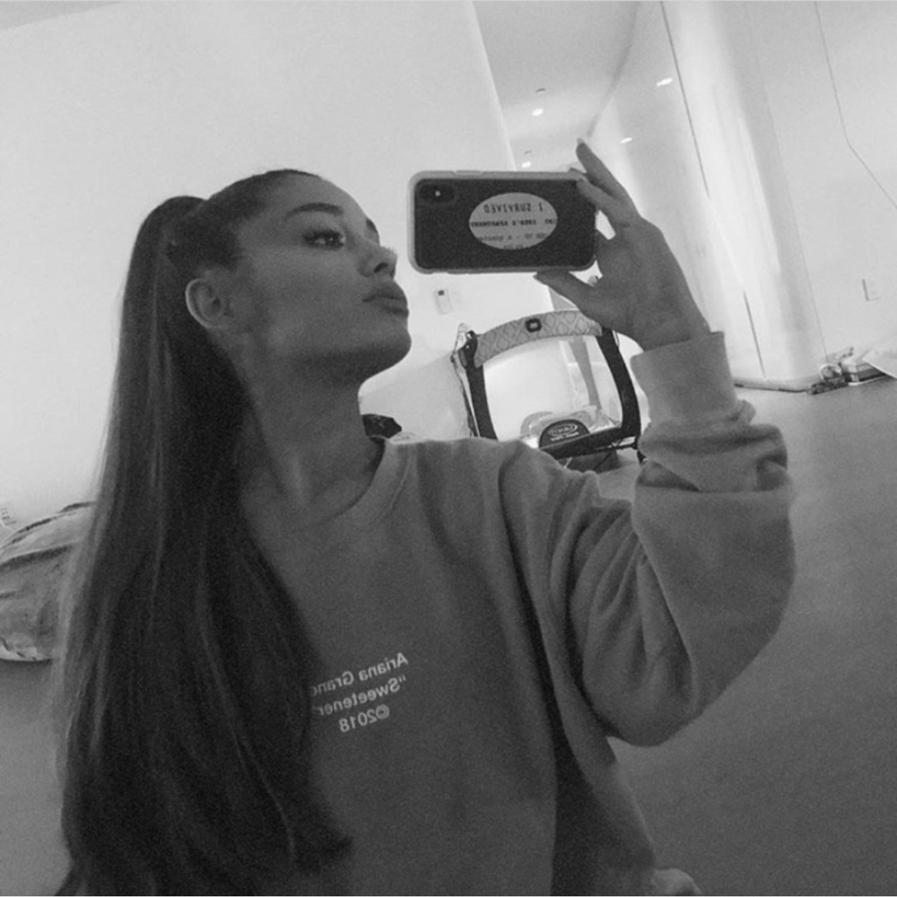 Sweetener Crewneck - Picture 5 of 6